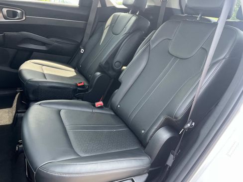 Used 2022 Kia Sorento S FWD image 22