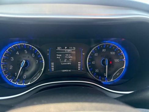Used 2019 Chrysler Pacifica Touring-L w/ S Appearance Package FWD image 20
