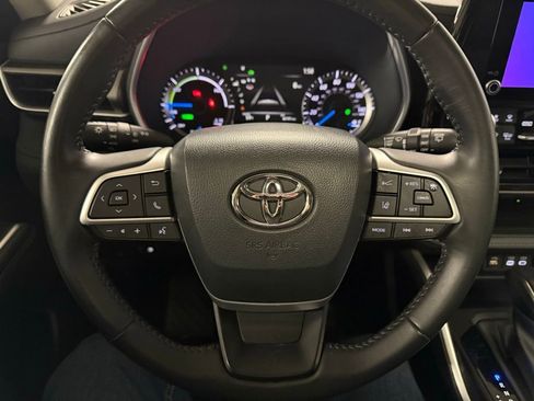 Used 2023 Toyota Highlander XLE image 11