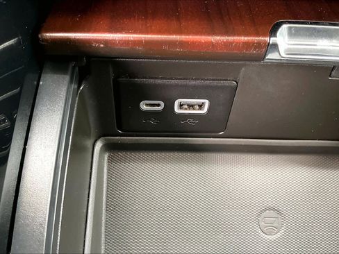 Used 2023 GMC Yukon Denali Ultimate image 31