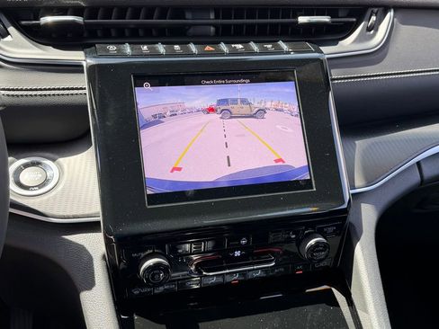 Certified 2023 Jeep Grand Cherokee Altitude AWD/4WD image 16