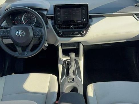 Used 2022 Toyota Corolla Cross L image 11