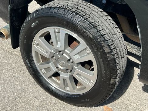 Used 2014 Toyota Tundra 1794 Edition image 31