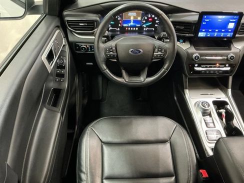 Used 2020 Ford Explorer XLT w/ Equipment Group 202A RWD image 11