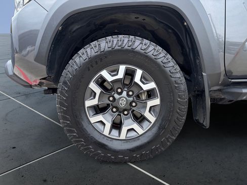 Used 2018 Toyota Tacoma TRD Off-Road w/ Technology Package image 14