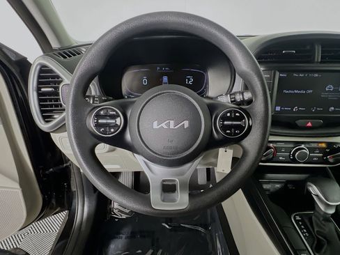Used 2023 Kia Soul LX image 17