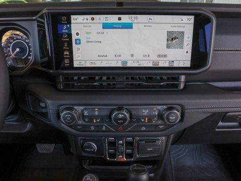 Used 2025 Jeep Gladiator Sport AWD/4WD image 15