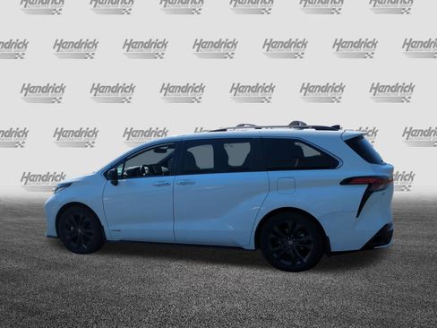 Used 2021 Toyota Sienna XSE image 7