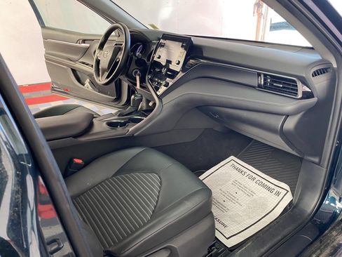 Used 2021 Toyota Camry SE FWD image 8