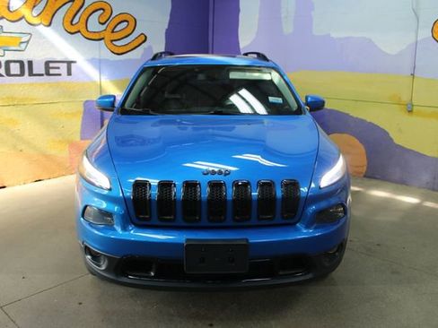 Used 2018 Jeep Cherokee High Altitude AWD/4WD image 3