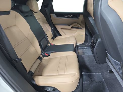 Certified 2024 Porsche Cayenne AWD/4WD image 26