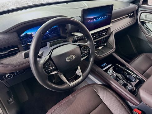 Used 2025 Ford Explorer Platinum w/ LUX Leather Package image 12