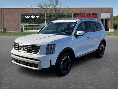 Used 2023 Kia Telluride S w/ S Sunroof Package