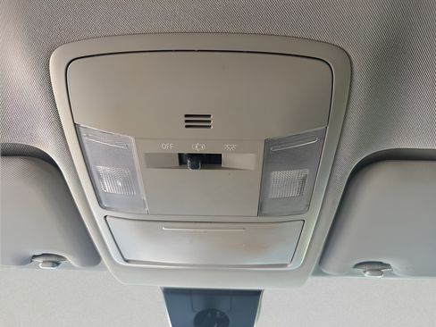 Used 2018 Toyota RAV4 LE FWD image 39