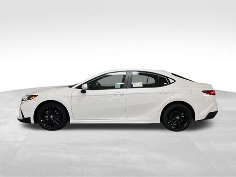 New 2026 Toyota Camry SE image 2