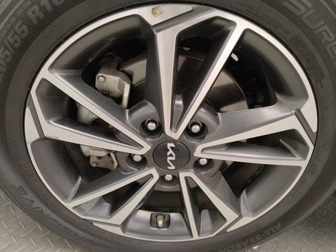 Used 2023 Kia Forte LXS image 31