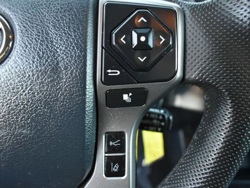 Used 2019 Toyota Tacoma SR5 image 16