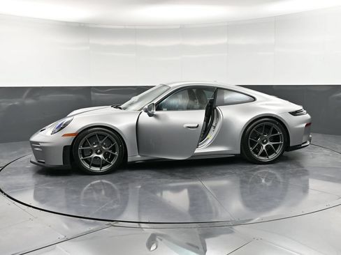 Certified 2026 Porsche 911 GT3 RWD image 37