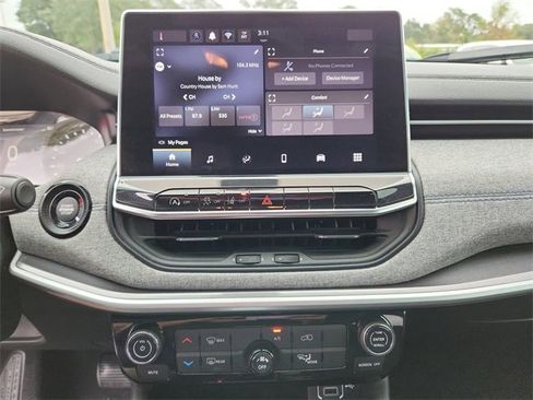 Certified 2024 Jeep Compass Sport image 19