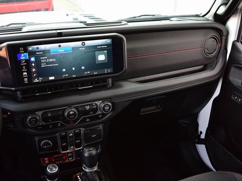 Used 2025 Jeep Wrangler Rubicon image 36