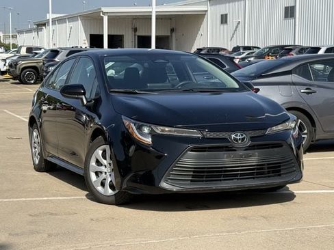 Used 2024 Toyota Corolla LE FWD image 2
