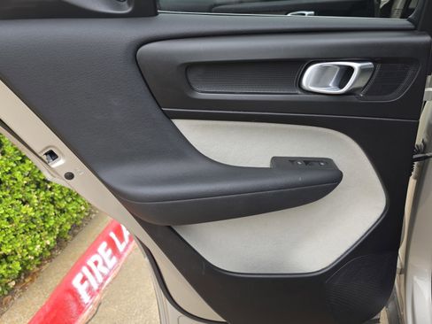 Used 2019 Volvo XC40 T5 Inscription image 23