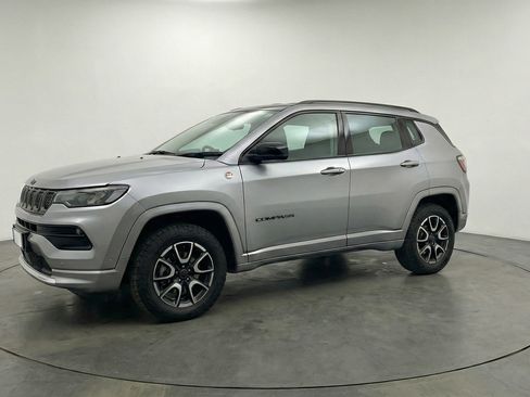 Used 2025 Jeep Compass Trailhawk AWD/4WD image 3