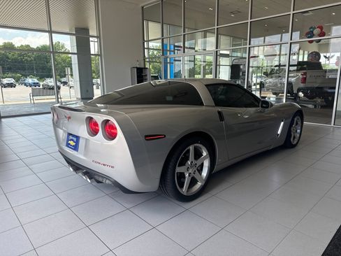 Used 2006 Chevrolet Corvette Coupe w/ Preferred Equipment Group RWD image 4