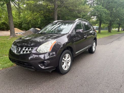 Used 2013 Nissan Rogue SV FWD image 2