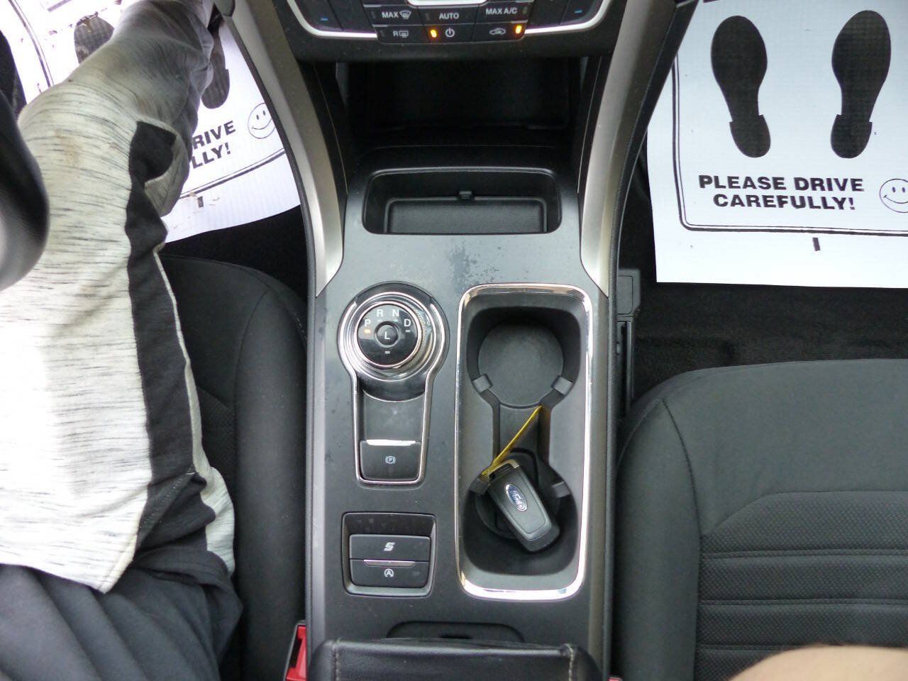 Used 2020 Ford Fusion SE FWD image 44