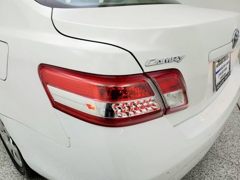 Used 2011 Toyota Camry LE FWD image 29