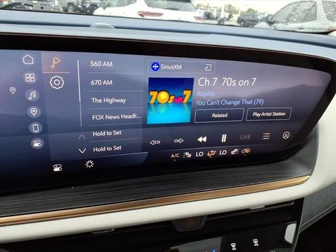 Used 2024 Buick Envision Avenir AWD/4WD image 30