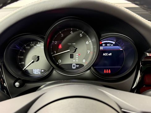 Used 2025 Porsche Macan image 29