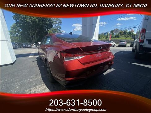 Used 2023 Hyundai Elantra SEL w/ Preferred Accessory Package FWD image 3