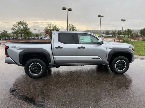 New 2025 Toyota Tacoma TRD Off-Road AWD/4WD image 9
