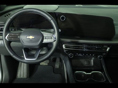 Used 2024 Chevrolet Traverse LT w/ Enhanced Driving Package image 16