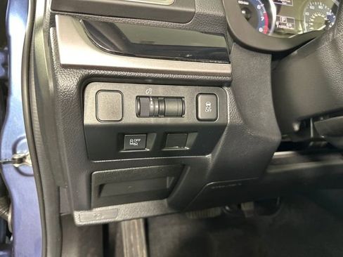 Used 2017 Subaru Crosstrek 2.0i Limited image 19