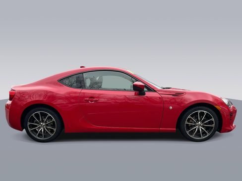 Used 2017 Toyota 86 Auto (Natl) RWD image 3
