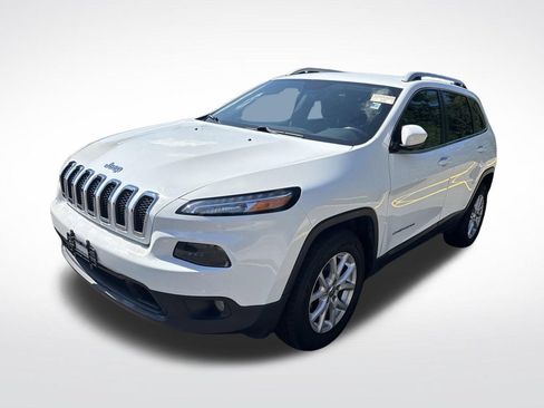 Used 2017 Jeep Cherokee Latitude AWD/4WD image 10