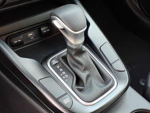 Used 2025 Kia Soul LX w/ LX Technology Package FWD image 31
