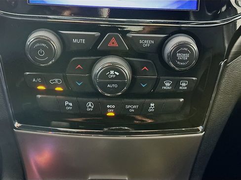 Used 2019 Jeep Grand Cherokee Altitude RWD image 18