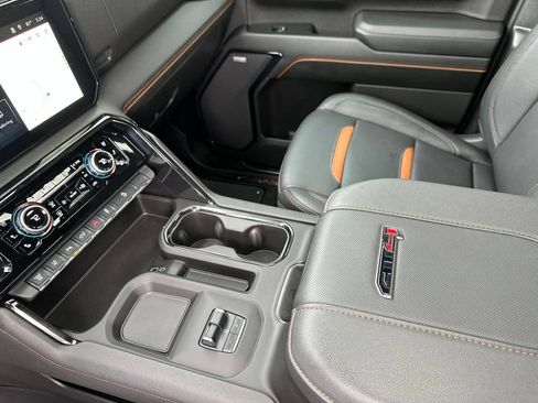Used 2025 GMC Sierra 2500 AT4 w/ AT4 Premium Plus Package AWD/4WD image 28