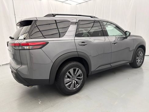 Used 2024 Nissan Pathfinder SV AWD/4WD image 13