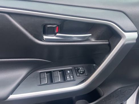 Used 2022 Toyota RAV4 SE image 21