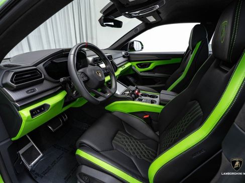 Used 2025 Lamborghini Urus SE image 29