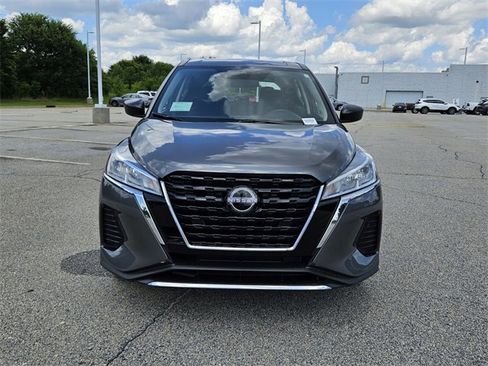 Used 2025 Nissan Kicks Play S image 2