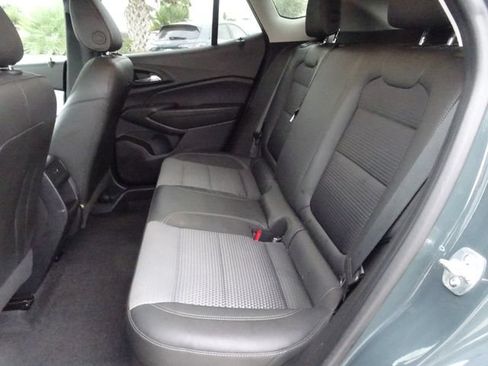 Used 2025 Chevrolet Trax LT w/ Driver Confidence Package FWD image 9