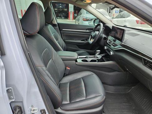 Used 2023 Nissan Altima 2.5 SR w/ SR Premium Package FWD image 18
