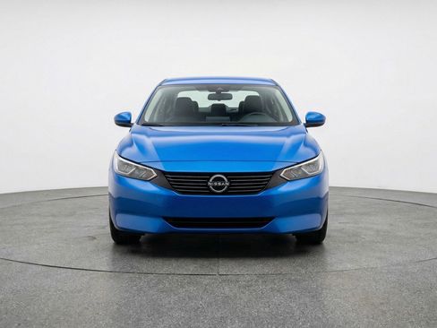 Used 2025 Nissan Sentra SV FWD image 2