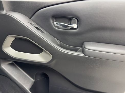 Used 2022 Nissan Frontier SV w/ Technology Package image 44